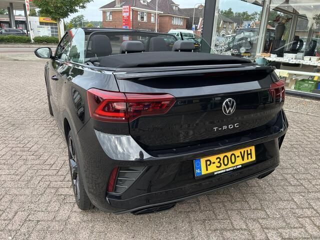 Zwart, metallic lak Gebruikt 2022 VW T-Roc Cabriolet Black Edition Cabriolet | € 49.900 - Afbeelding 1/4