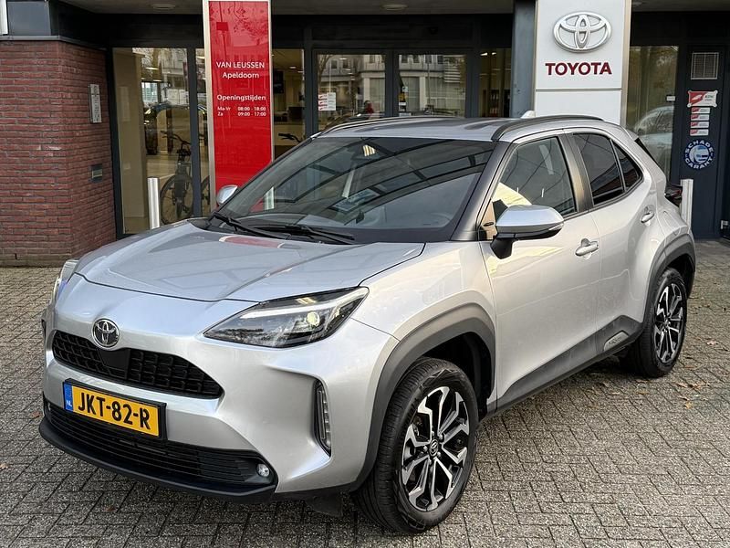 Grijs Occasion 2025 Toyota Yaris Cross SUV | € 29.499 (Eerlijke prijs) - Afbeelding 1/4