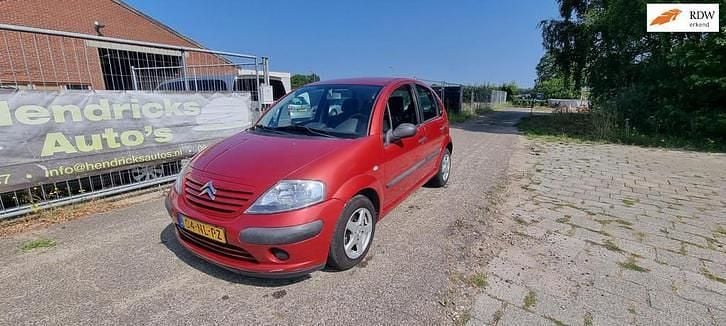 Rood (metallic) Occasion 2003 Citroën C3 Hatchback | € 1.250 (Eerlijke prijs) - Afbeelding 1/4