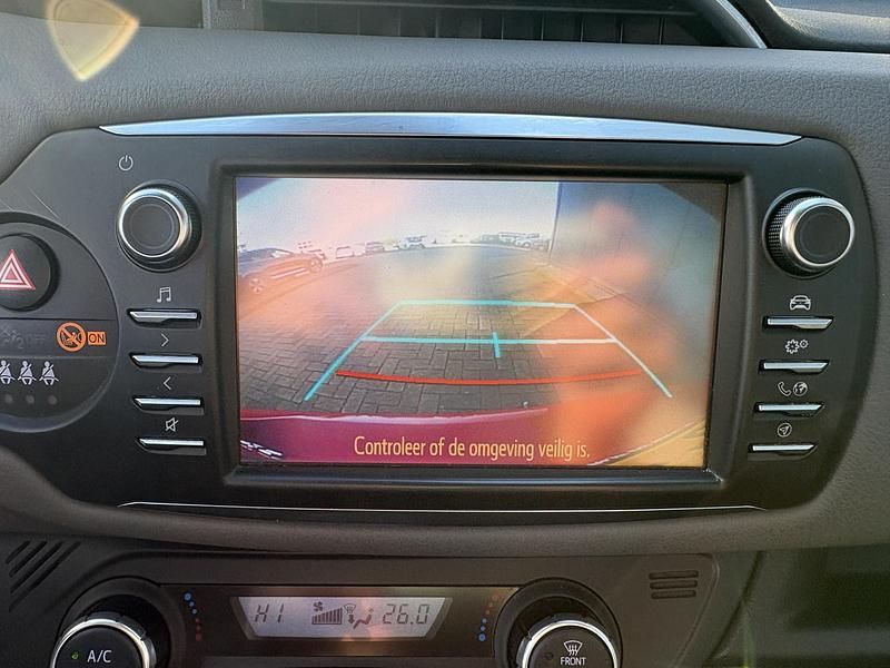 Occasion Toyota Yaris Hybrid 2017 Rood Hatchback