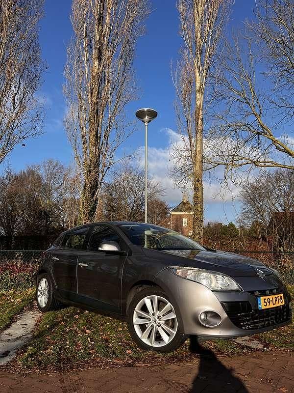 Gebruikt 2010 Renault Mégane Sedan | € 3.150 (Eerlijke prijs) - Afbeelding 1/4
