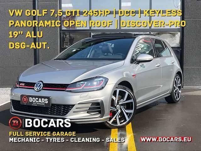 Grijs Gebruikt 2017 VW Golf Pro Sedan | € 28.900 (Eerlijke prijs) - Afbeelding 1/4