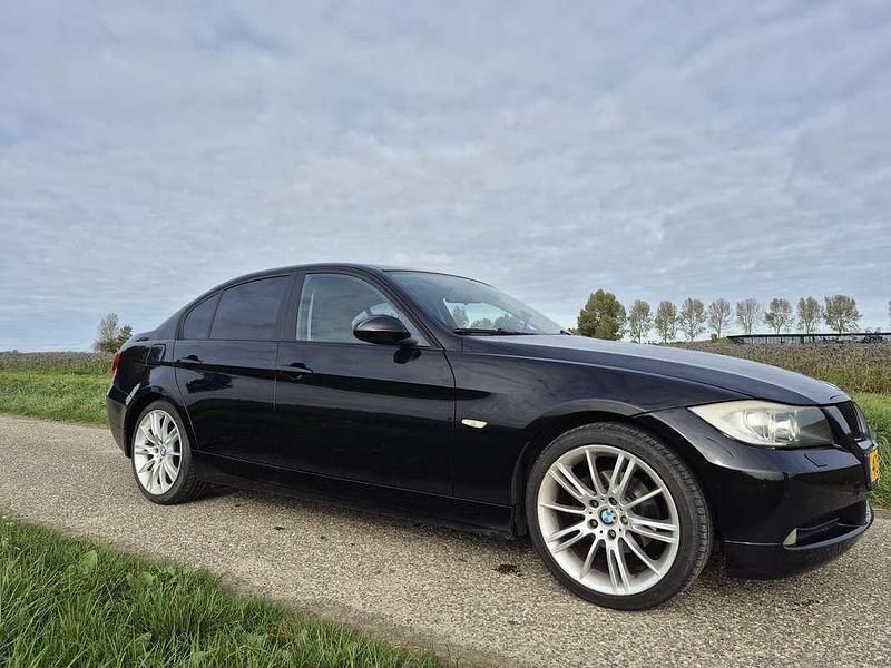 Zwart Gebruikt 2005 BMW 318 Sedan | € 3.750 (Iets duurder) - Afbeelding 1/4