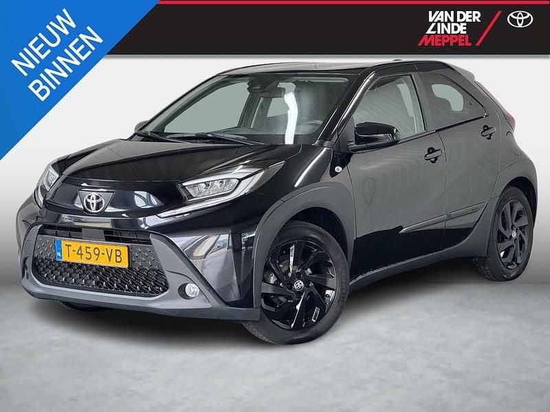 Zwart Gebruikt 2023 Toyota Aygo Edition Hatchback | € 18.450 (Eerlijke prijs) - Afbeelding 1/4
