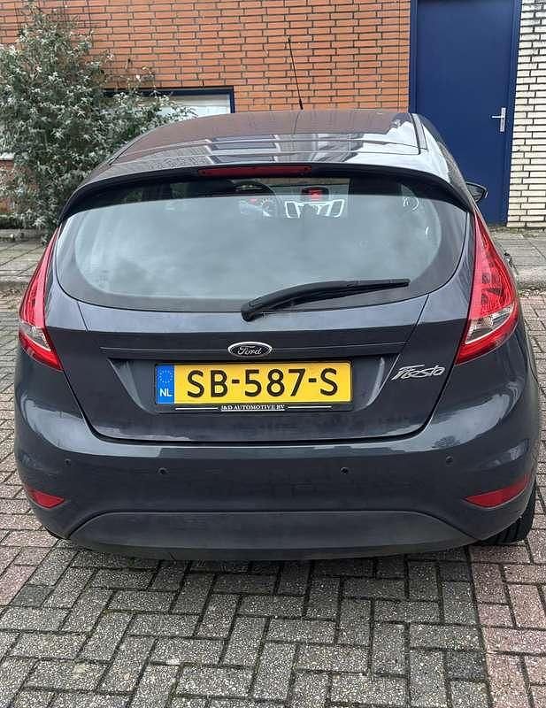 Grijs Gebruikt 2012 Ford Fiesta Trend Hatchback | € 6.250 (Goede deal) - Afbeelding 1/4