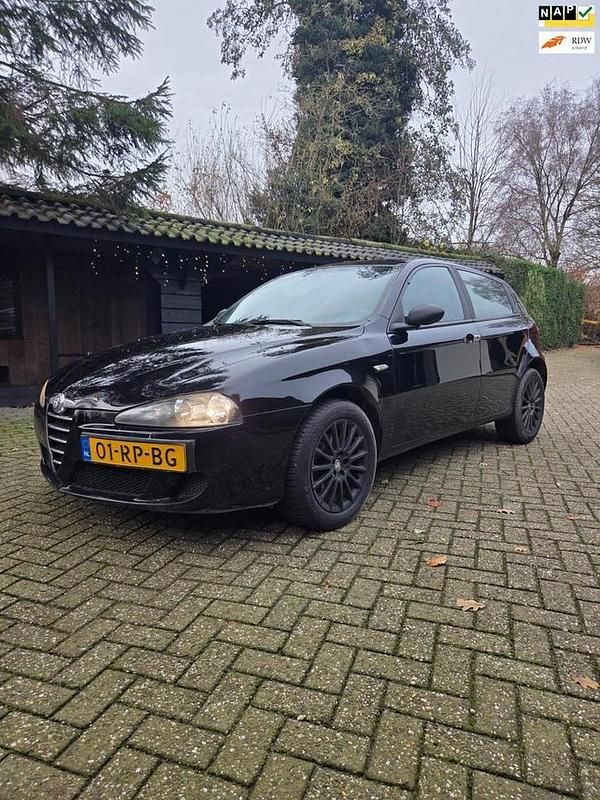 Zwart Gebruikt 2005 Alfa Romeo 147 Progression Hatchback | € 750 (Goede deal) - Afbeelding 1/4