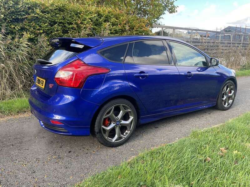 Blauw Gebruikt 2012 Ford Focus ST Hatchback | € 11.950 (Goede deal) - Afbeelding 1/4