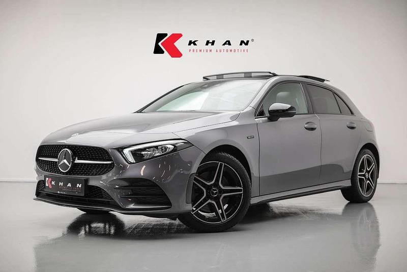 Grijs Gebruikt 2022 Mercedes A250 AMG line Hatchback | € 33.950 (Iets duurder) - Afbeelding 1/4