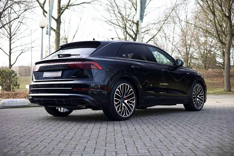 Nieuw Audi Q8 Competition 489 PK (359 kW) 2025 Zwart SUV
