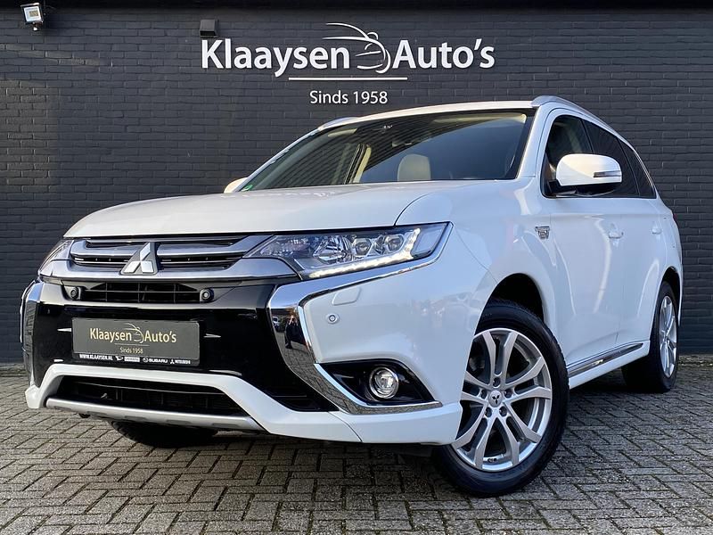 Wit Occasion 2017 Mitsubishi Outlander P-HEV Instyle SUV | € 19.450 (Eerlijke prijs) - Afbeelding 1/4
