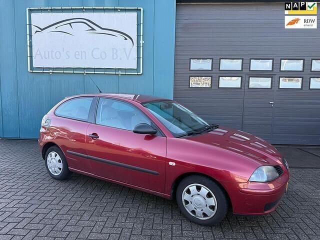 Rood Occasion 2004 Seat Ibiza Stella Hatchback | € 650 (Super prijs) - Afbeelding 1/4