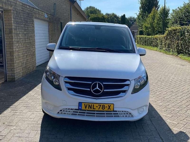 Wit Gebruikt 2017 Mercedes Vito MPV | € 12.100 (Eerlijke prijs) - Afbeelding 1/4