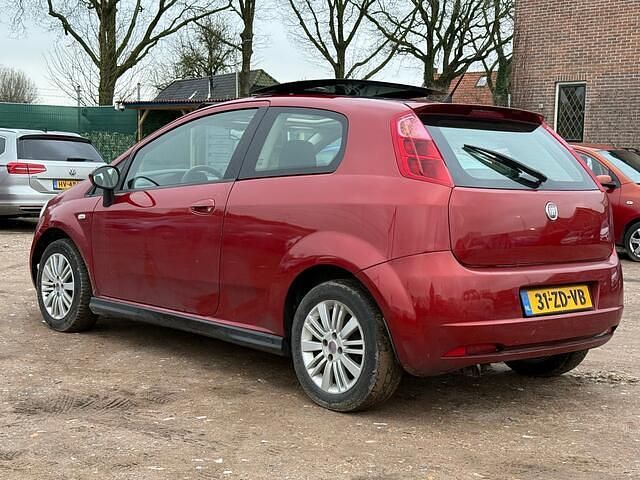 Occasion Fiat Grande Punto Dynamic 77 PK (56 kW) 2008 Rood Hatchback