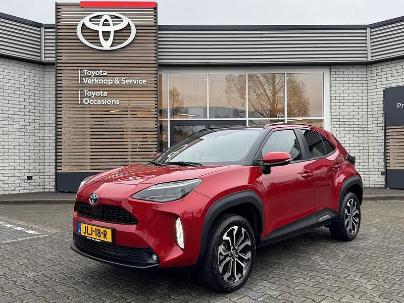 Rood Gebruikt 2024 Toyota Yaris Cross Style SUV | € 29.490 (Eerlijke prijs) - Afbeelding 1/4