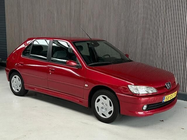 Rood Gebruikt 1999 Peugeot 306 | € 1.800 - Afbeelding 1/4