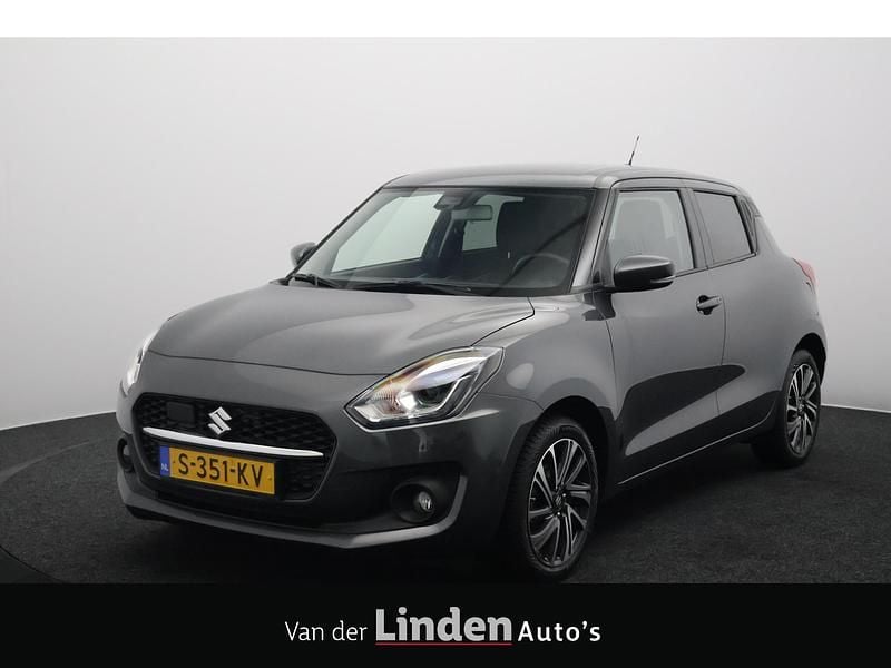 Grijs Gebruikt 2023 Suzuki Swift Style Hatchback | € 18.345 (Eerlijke prijs) - Afbeelding 1/4