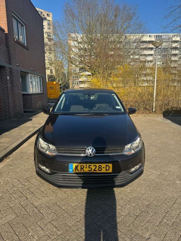 Zwart Gebruikt 2016 VW Polo Highline Hatchback | € 14.000 - Afbeelding 1/4
