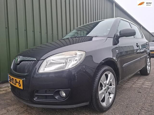 Zwart Occasion 2010 Skoda Fabia Ambition Hatchback | € 1.750 (Goede deal) - Afbeelding 1/4