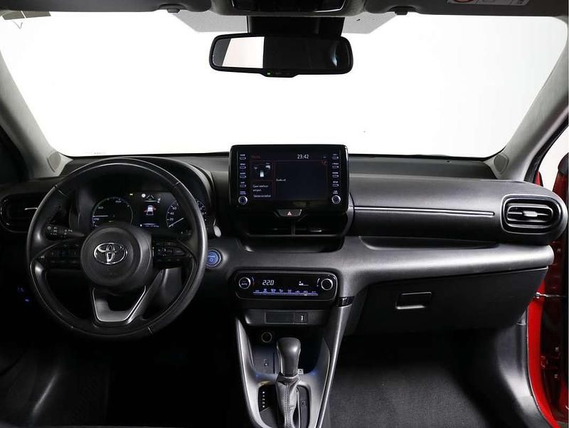 Occasion Toyota Yaris Hybrid Active 80 PK (58 kW) 2023 Rood Hatchback