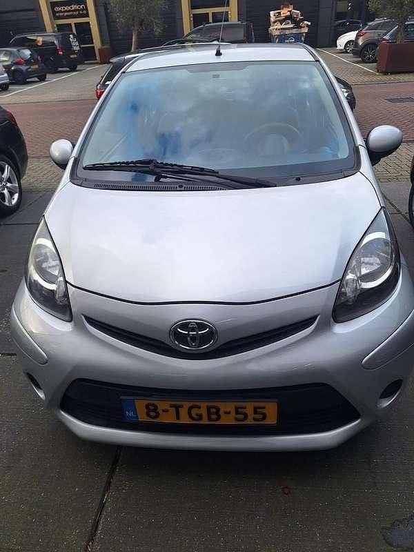 Grijs Gebruikt 2013 Toyota Aygo Comfort Hatchback | € 4.500 (Goede deal) - Afbeelding 1/4