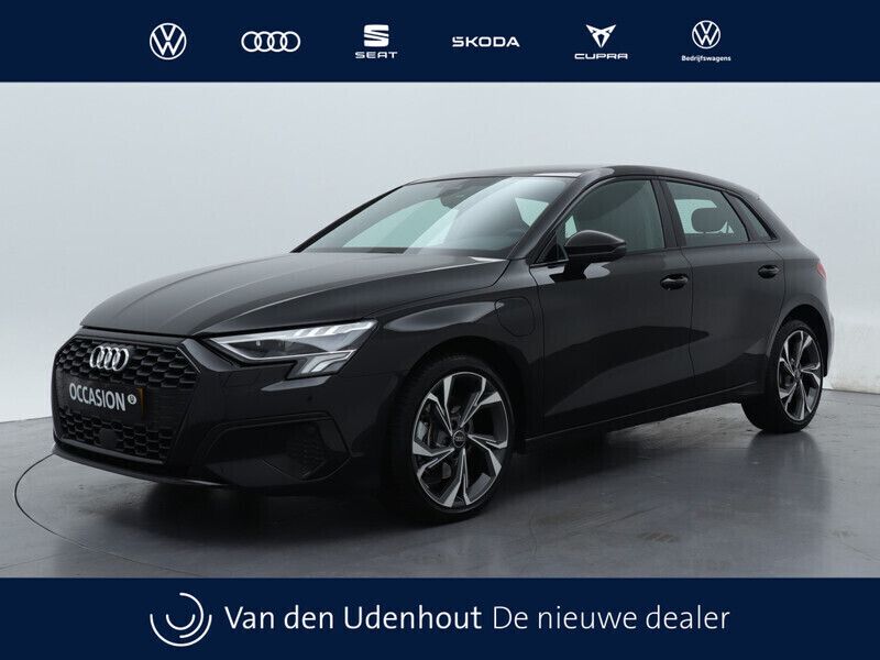 Zwart Gebruikt 2023 Audi A3 Sportback e-tron Advanced Sedan | € 36.890 (Duur) - Afbeelding 1/4