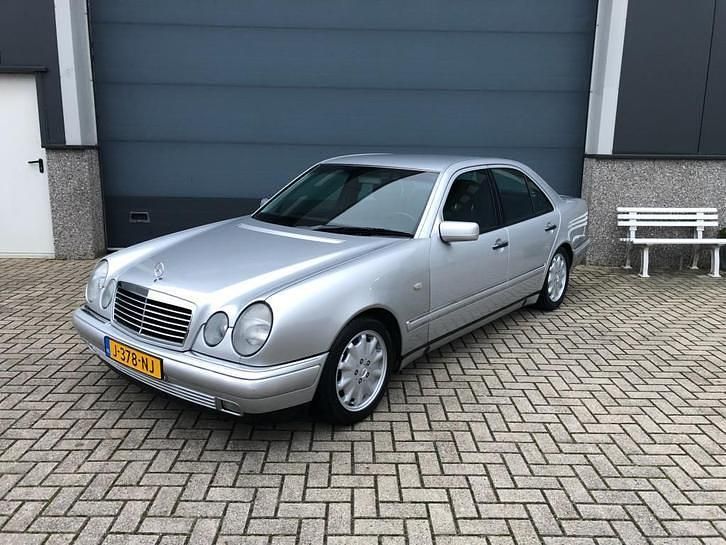 Gebruikt 1999 Mercedes E200 Classic | € 3.250 - Afbeelding 1/1