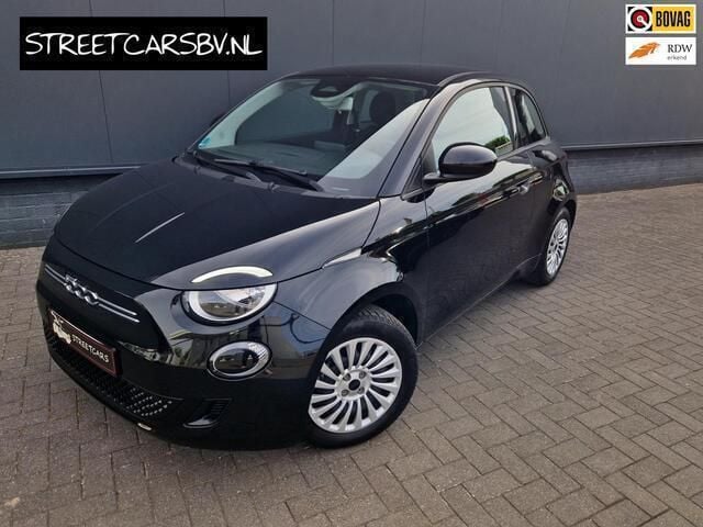 Zwart Gebruikt 2022 Fiat 500e Action Hatchback | € 13.950 (Eerlijke prijs) - Afbeelding 1/4