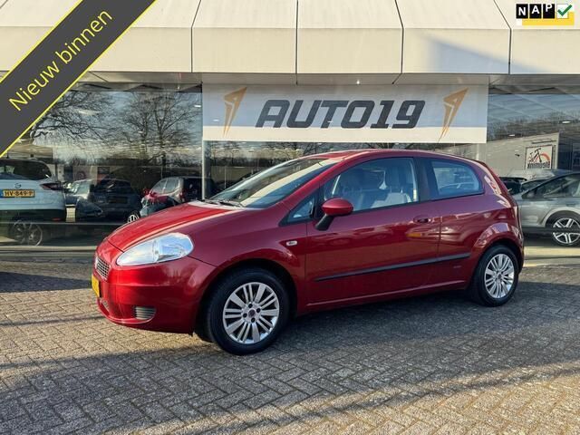 Rood Gebruikt 2008 Fiat Grande Punto Lusso Hatchback | € 2.519 (Iets duurder) - Afbeelding 1/3