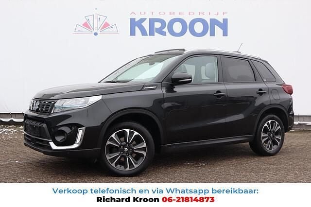 Zwart Occasion 2021 Suzuki Vitara Style SUV | € 23.950 (Eerlijke prijs) - Afbeelding 1/4