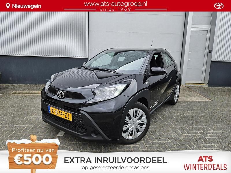 Zwart Occasion 2024 Toyota Aygo X Play SUV | € 17.500 (Eerlijke prijs) - Afbeelding 1/4