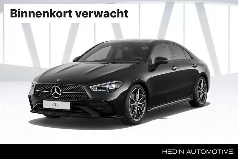 Zwart Nieuw 2025 Mercedes CLA250e Business Sedan | € 54.120 (Iets duurder) - Afbeelding 1/4