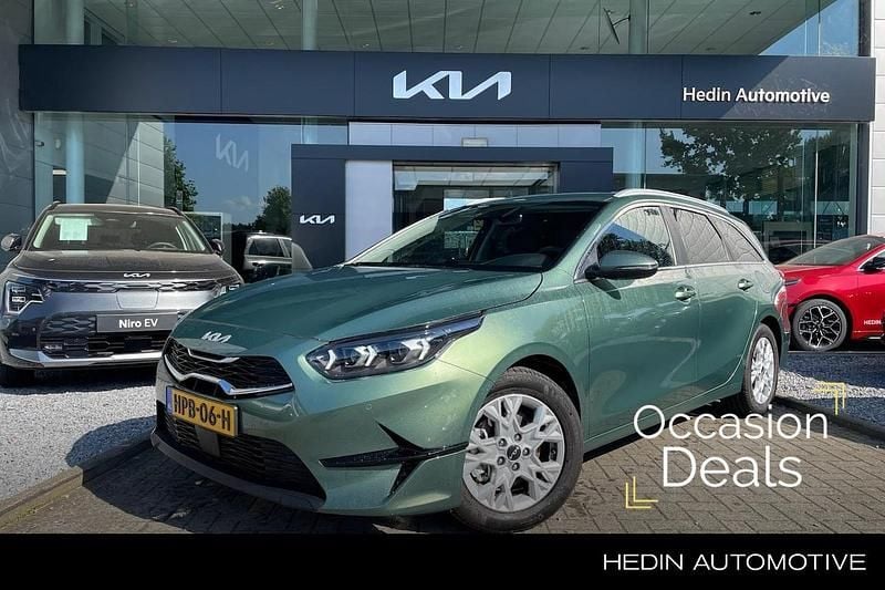 Groen, metallic lak Occasion 2025 Kia Ceed Sportswagon Stationwagen | € 25.995 (Eerlijke prijs) - Afbeelding 1/4