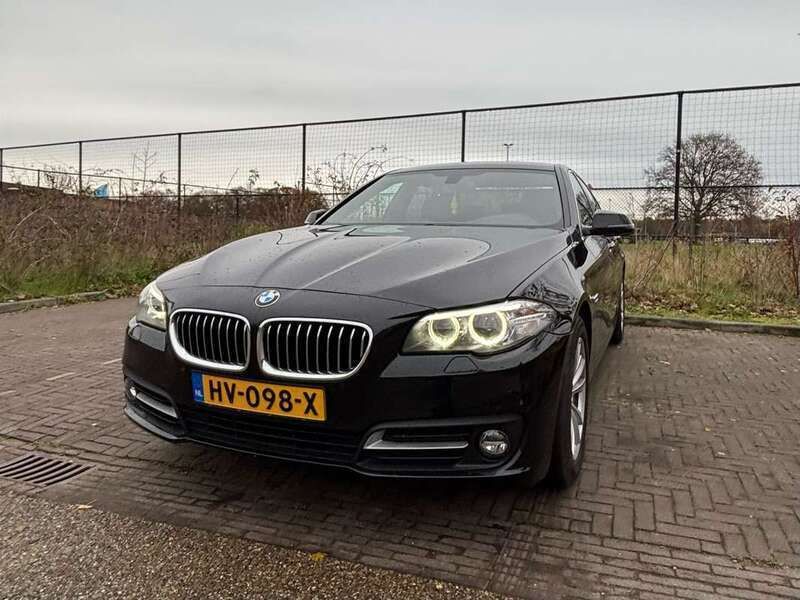 Zwart Gebruikt 2016 BMW 520 Executive Sedan | € 20.995 (Eerlijke prijs) - Afbeelding 1/4