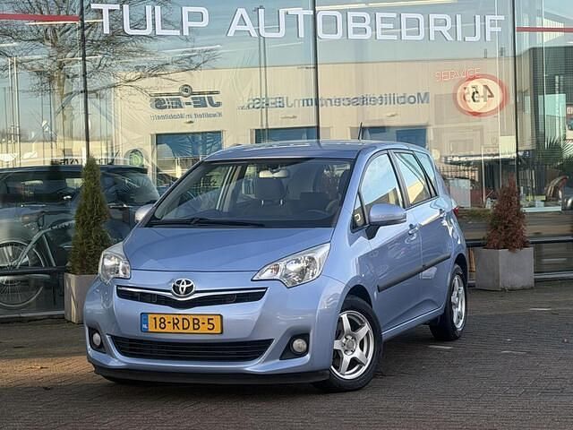 Blauw (metallic) Occasion 2011 Toyota Verso-S MPV | € 9.990 (Eerlijke prijs) - Afbeelding 1/4