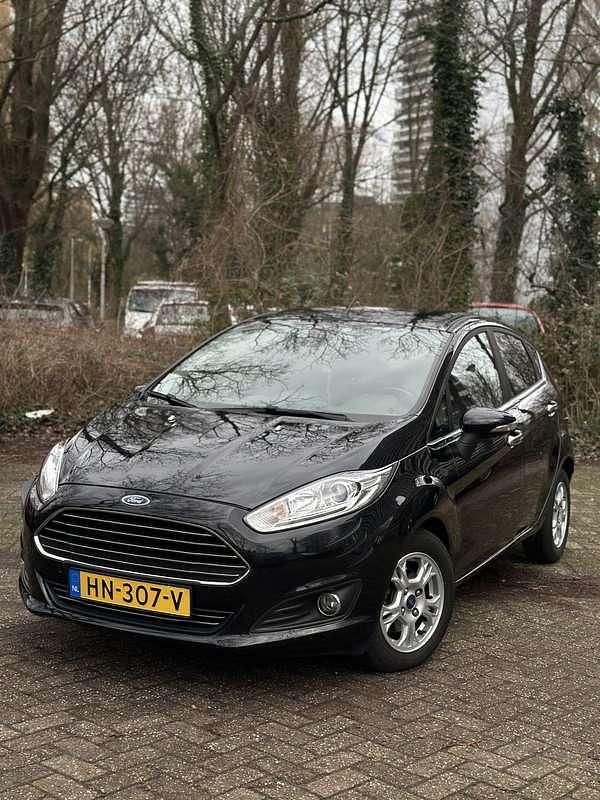 Zwart Gebruikt 2015 Ford Fiesta Hatchback | € 4.950 (Super prijs) - Afbeelding 1/4