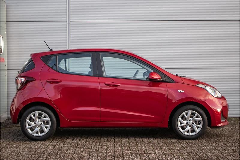 Occasion Hyundai i10 Comfort 67 PK (49 kW) 2019 Rood Hatchback