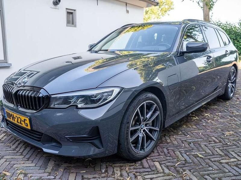 Grijs Gebruikt 2021 BMW 330 Stationwagen | € 25.995 (Super prijs) - Afbeelding 1/4