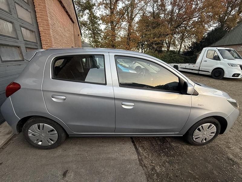 Grijs Gebruikt 2023 Mitsubishi Space Star Hatchback | € 10.999 (Goede deal) - Afbeelding 1/4