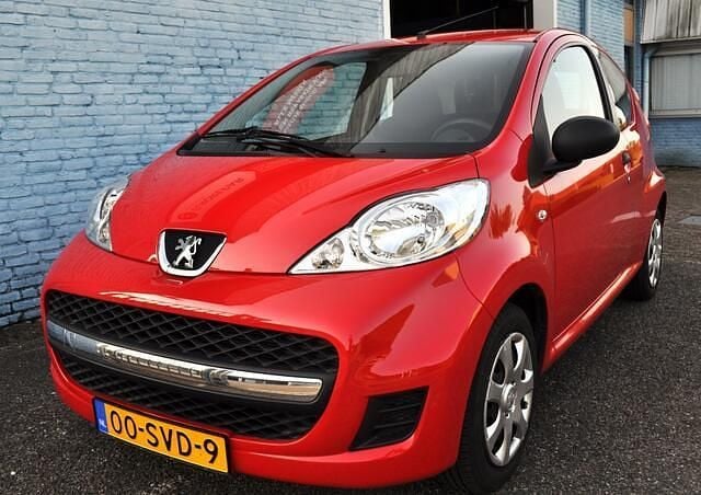 Rood Gebruikt 2011 Peugeot 107 Hatchback | € 4.250 (Eerlijke prijs) - Afbeelding 1/4