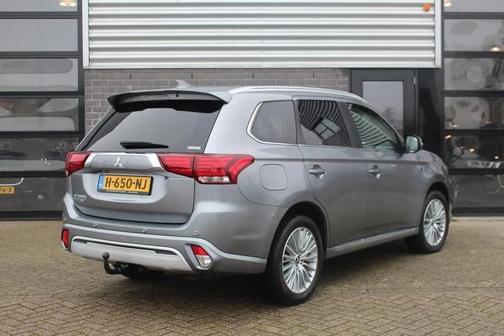 Occasion Mitsubishi Outlander Intense+ 177 PK (130 kW) 2020 Grijs SUV