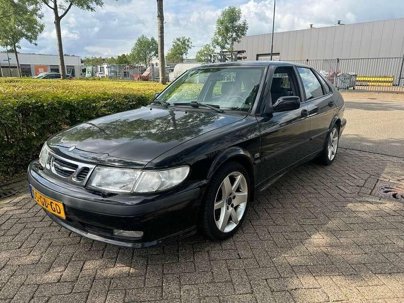 Zwart, metallic lak Gebruikt 2000 Saab 9-3 Hatchback | € 999 - Afbeelding 1/4