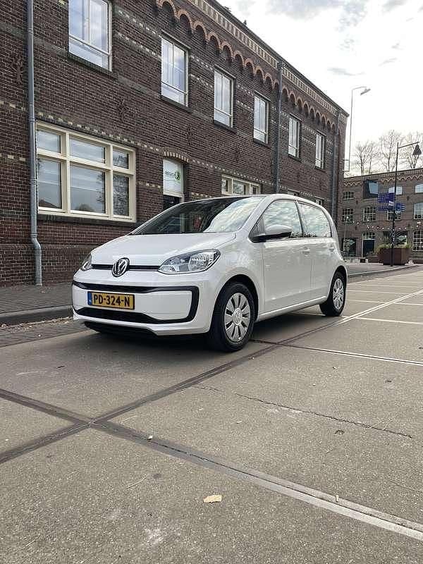 Wit Gebruikt 2017 VW up! Move Hatchback | € 8.500 (Goede deal) - Afbeelding 1/4