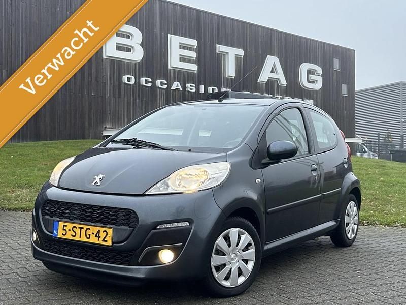 Grijs Occasion 2014 Peugeot 107 Active Hatchback | € 5.555 (Eerlijke prijs) - Afbeelding 1/4