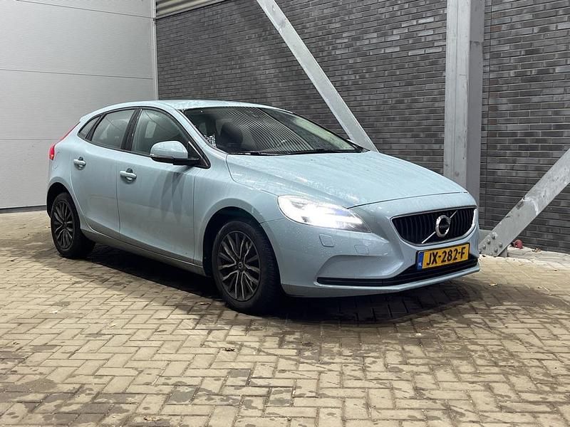 Blauw Occasion 2016 Volvo V40 | € 11.800 (Eerlijke prijs) - Afbeelding 1/1