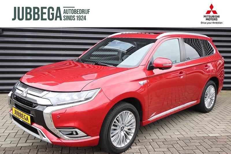 Orient red (rood metallic) Gebruikt 2018 Mitsubishi Outlander P-HEV Instyle SUV | € 23.995 (Eerlijke prijs) - Afbeelding 1/4