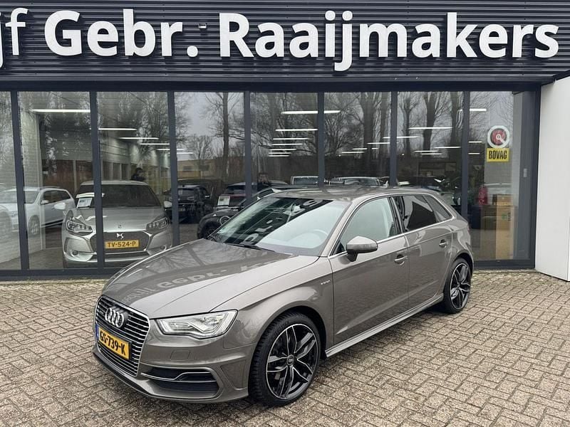 Grijs Occasion 2015 Audi A3 Sportback e-tron Proline Hatchback | € 7.900 (Goede deal) - Afbeelding 1/4