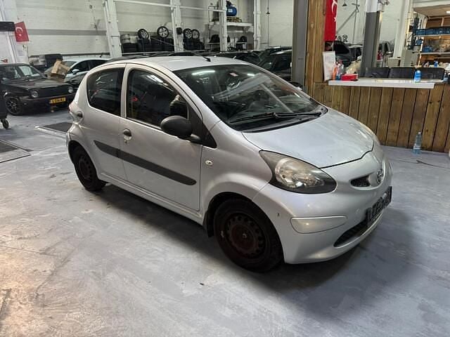 Occasion Toyota Aygo 68 PK (50 kW) 2007 Grijs Hatchback