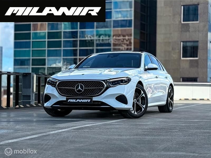 Wit Gebruikt 2024 Mercedes E400 Exclusive Sedan | € 77.945 - Afbeelding 1/4