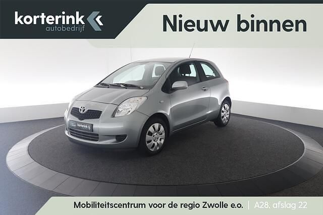 Grijs Gebruikt 2007 Toyota Yaris Sol Hatchback | € 4.750 (Eerlijke prijs) - Afbeelding 1/4