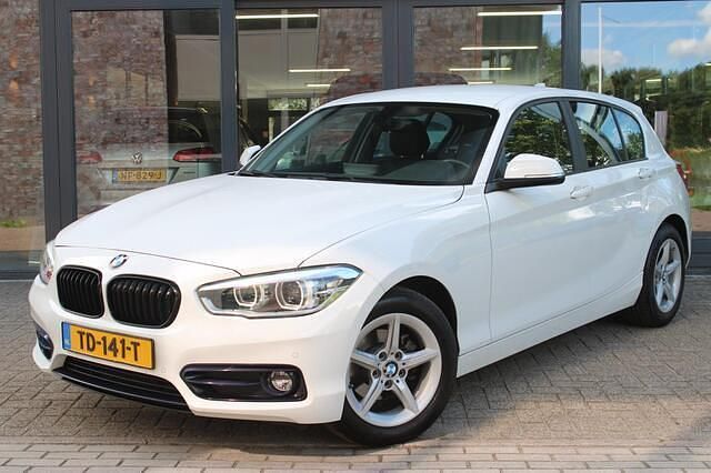 Wit Gebruikt 2018 BMW 118 Executive Hatchback | € 16.950 (Goede deal) - Afbeelding 1/4